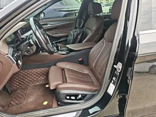 BMW 5 Series — Фото автомобиля 14