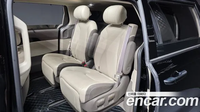 Kia Carnival Generation 4 — Фото автомобиля 15