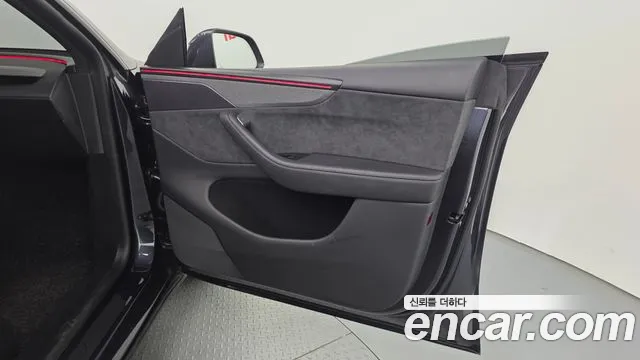 Tesla Model Y — Фото автомобиля 13