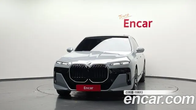 BMW 7-Series 7 серия (G70) 740i sDrive M Sport Individual — Фото автомобиля 3