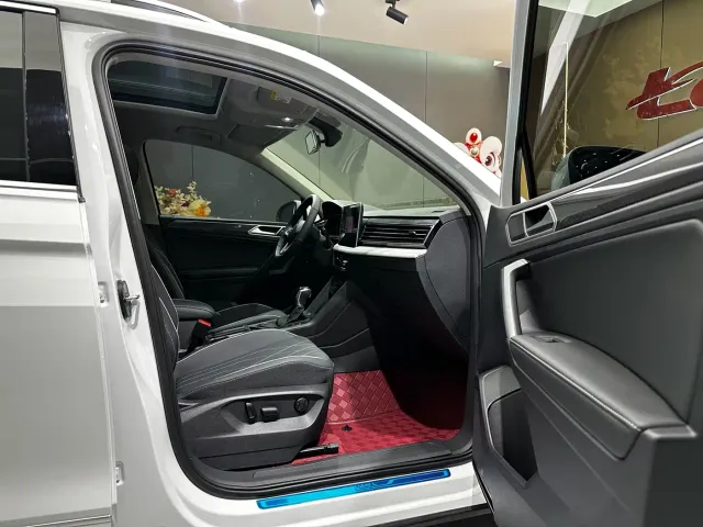 Volkswagen Tiguan L — Фото автомобиля 11