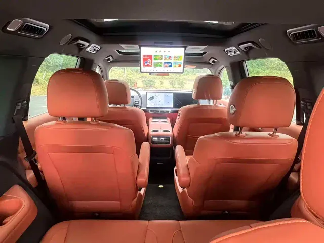 Li Auto L8 — Фото автомобиля 11