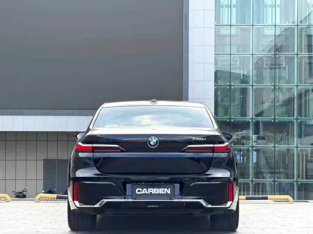 BMW 7 Series — Фото автомобиля 14