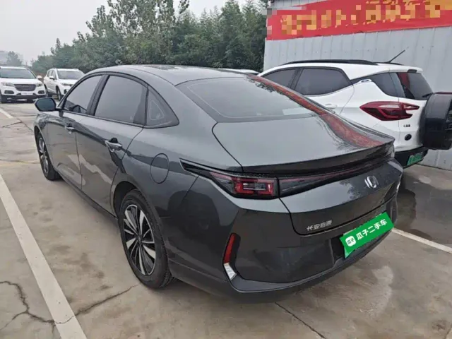 Changan Qiyuan A05 — Фото автомобиля 4