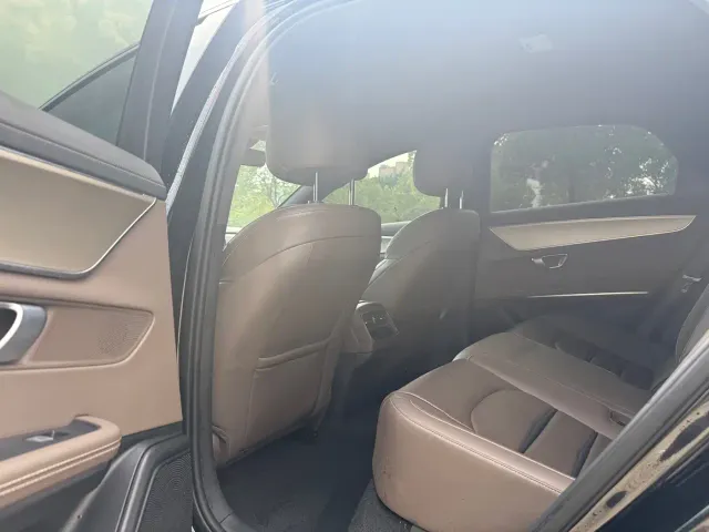 BYD BYD e9 2022 Model Year Business Edition — Фото автомобиля 4