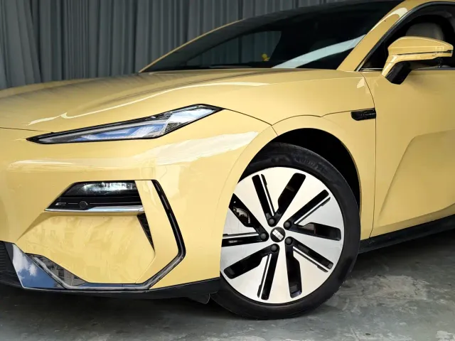 Geely Galaxy E8 — Фото автомобиля 3