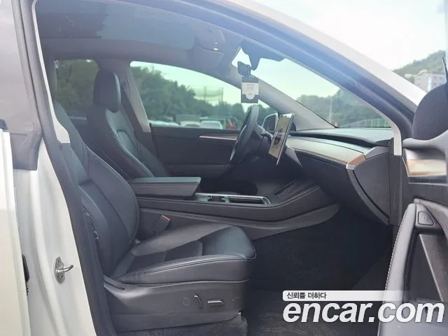 Tesla Model Y — Фото автомобиля 11