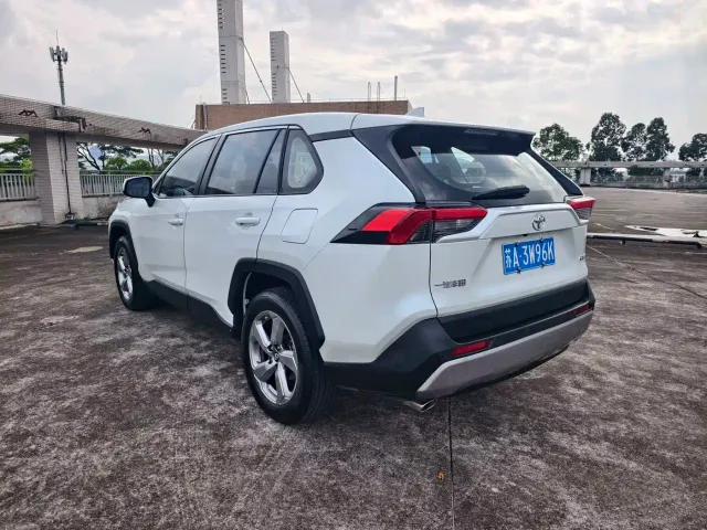 Toyota RAV4 — Фото автомобиля 12