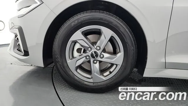 Kia K5 Новый K5 3 поколение 2.0 LPi(Для проката) — Фото автомобиля 4