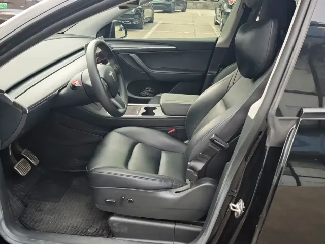 Tesla Model Y — Фото автомобиля 7