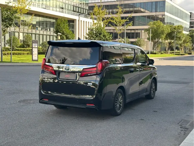 Toyota Alphard — Фото автомобиля 6