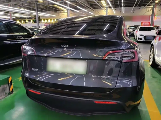Tesla Model Y — Фото автомобиля 5