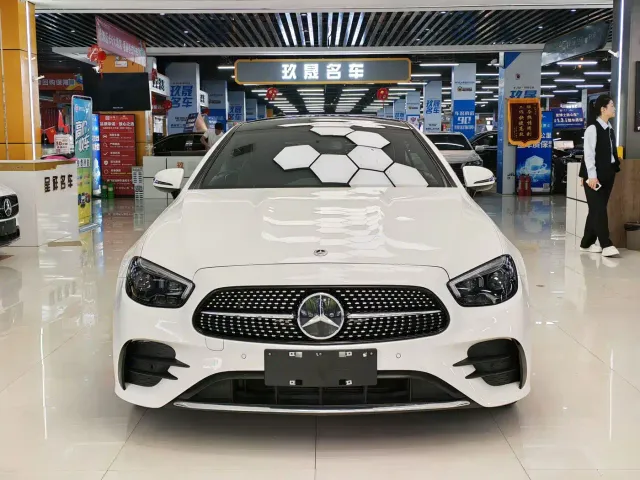 Mercedes-Benz E-Class — Фото автомобиля 2