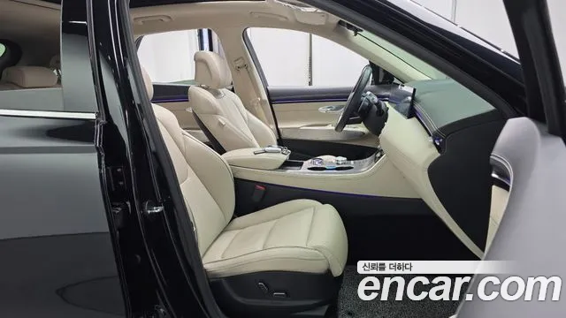 Genesis GV70 2.5T Бензин AWD — Фото автомобиля 24
