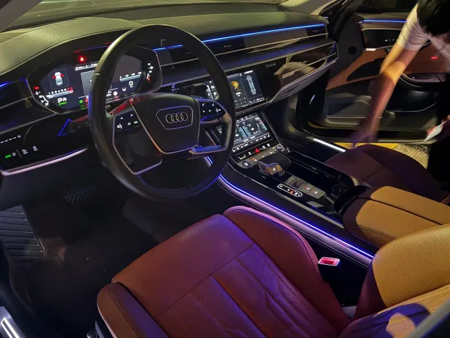 Audi A8 — Фото автомобиля 2