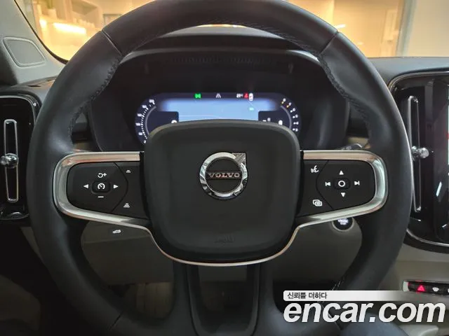 Volvo XC40 — Фото автомобиля 13