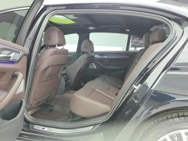 BMW 5 Series — Фото автомобиля 11