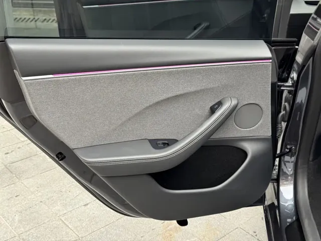 Tesla Model 3 — Фото автомобиля 14
