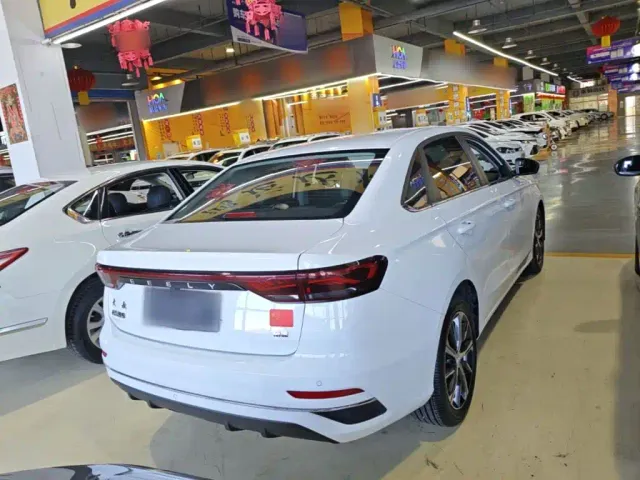 Geely Emgrand — Фото автомобиля 6