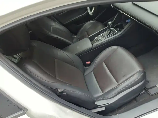 Mazda Axela — Фото автомобиля 24