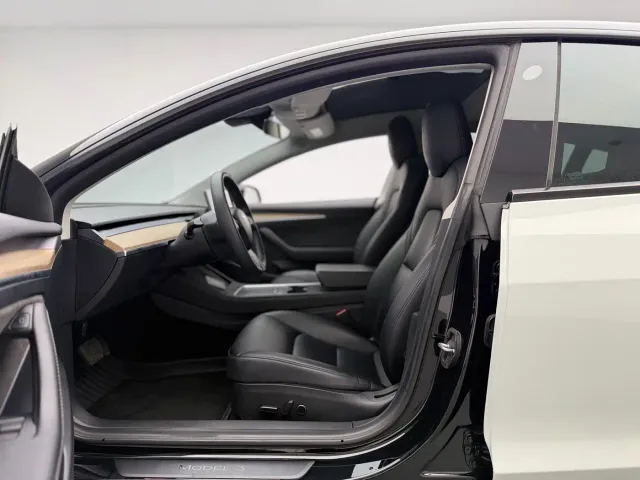 Tesla Model 3 — Фото автомобиля 7