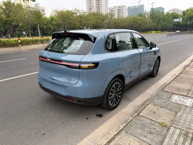 Leapmotor B10 — Фото автомобиля 10