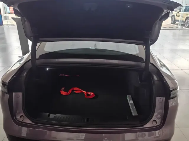 Exeed Exlantix ES 2025 Range Extender Max Urban Assist — Фото автомобиля 2