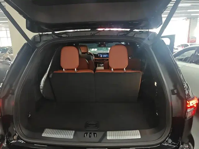 Lincoln Aviator — Фото автомобиля 18