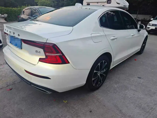 Volvo S60 — Фото автомобиля 2