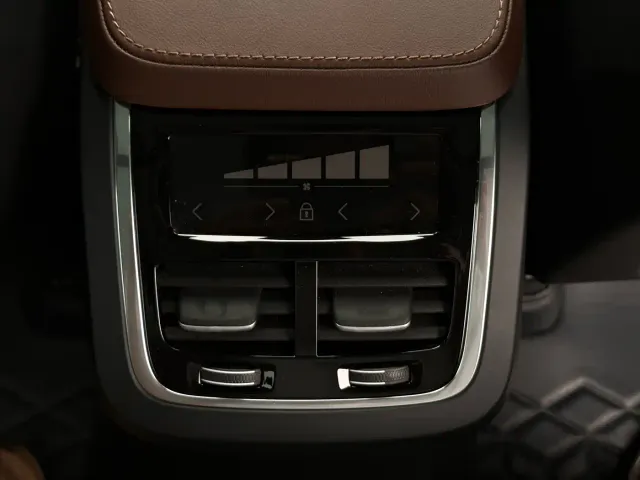 Volvo XC90 — Фото автомобиля 14