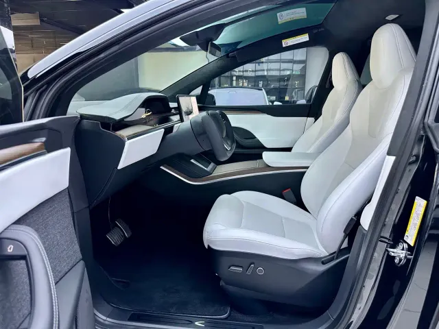 Tesla Model X — Фото автомобиля 7