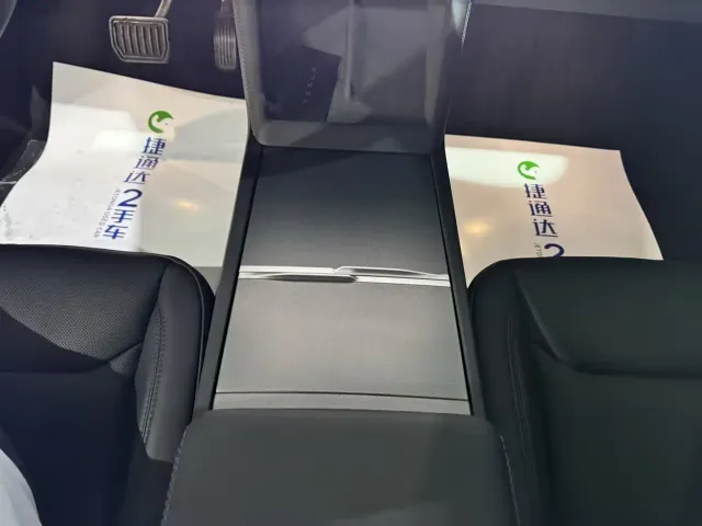 Tesla Model 3 — Фото автомобиля 15