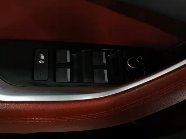 Jaguar XEL — Фото автомобиля 9