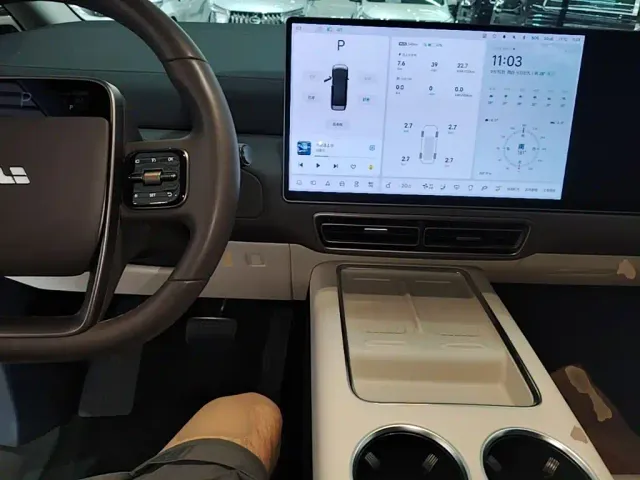 Li Auto MEGA — Фото автомобиля 9