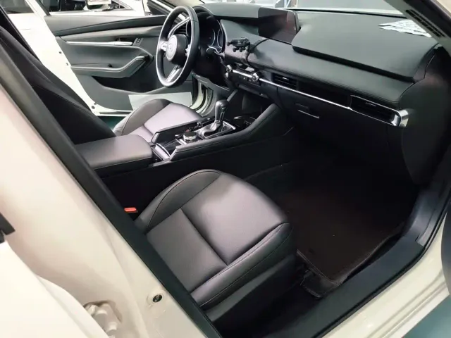 Mazda Axela — Фото автомобиля 8