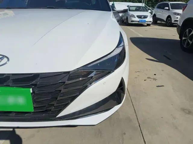 Hyundai Elantra — Фото автомобиля 23