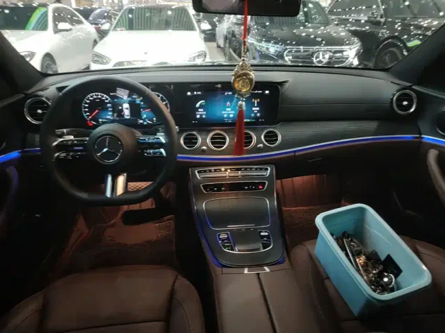 Mercedes-Benz E-Class — Фото автомобиля 14