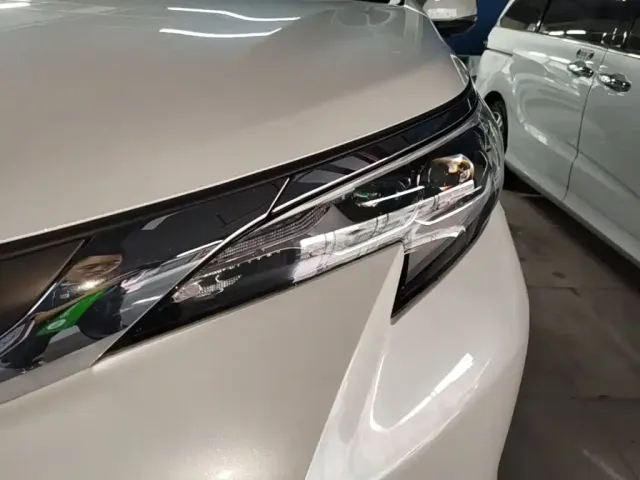 Toyota Sienna — Фото автомобиля 23