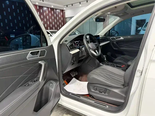 Volkswagen Tiguan L — Фото автомобиля 14