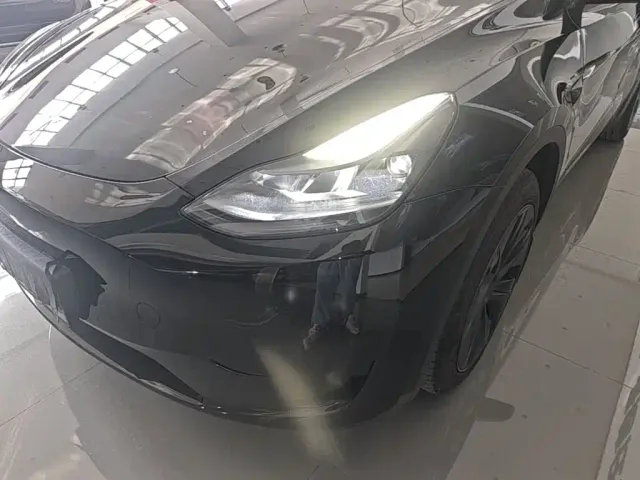 Tesla Model Y — Фото автомобиля 23