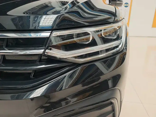Volkswagen Tiguan L — Фото автомобиля 23