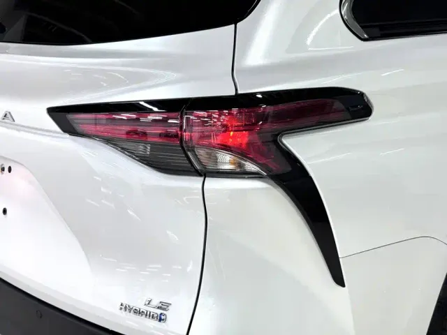 Toyota Sienna — Фото автомобиля 7