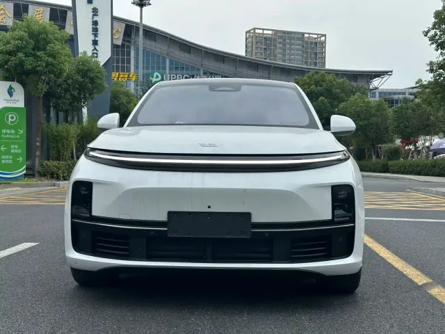Li Auto L7 — Фото автомобиля 2