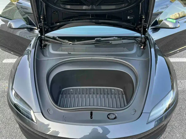 Tesla Model 3 — Фото автомобиля 19