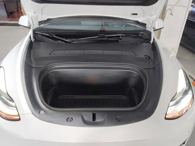 Tesla Model Y — Фото автомобиля 19