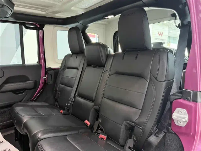 Jeep Wrangler — Фото автомобиля 9