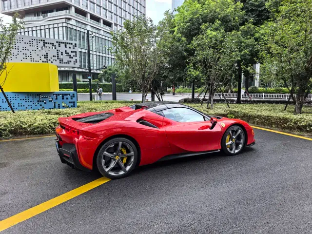 Ferrari SF90 — Фото автомобиля 5