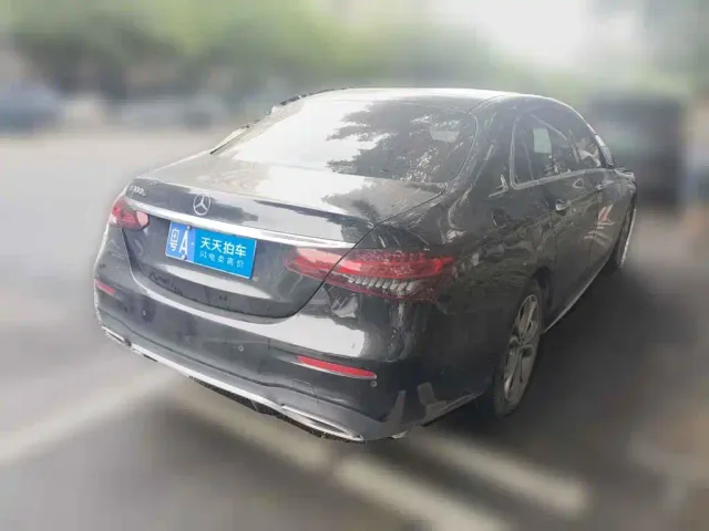 Mercedes-Benz E-Class — Фото автомобиля 2