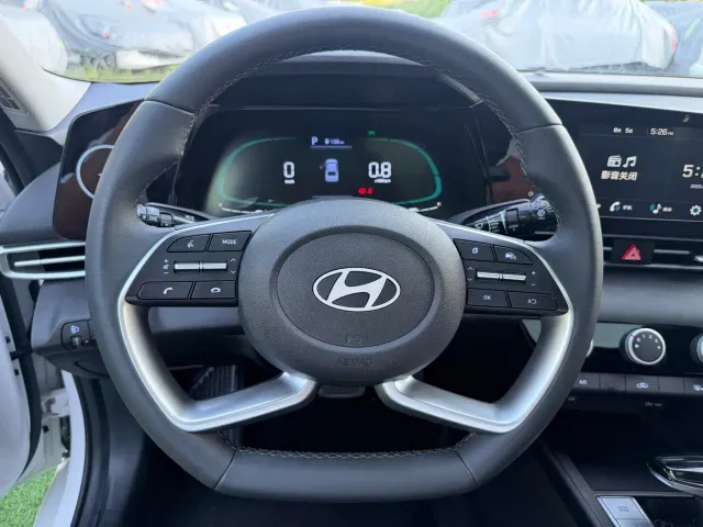 Hyundai Elantra — Фото автомобиля 14
