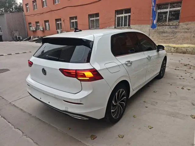 Volkswagen Golf — Фото автомобиля 6